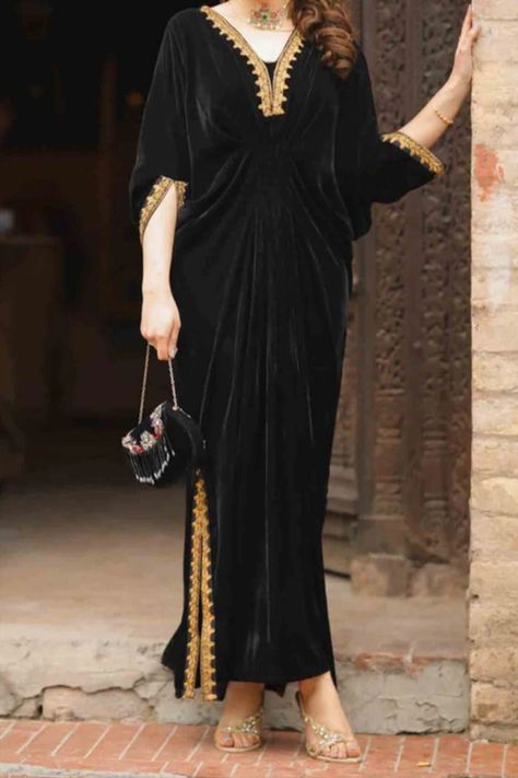 Kaftan Design, Kaftan Designs, Velvet Dress Designs, Stylish Short Dresses, Pakistani Fancy Dresses, Fashion Sketches Dresses, Mode Abaya, Modest Dresses Casual, Fashion Design Dress