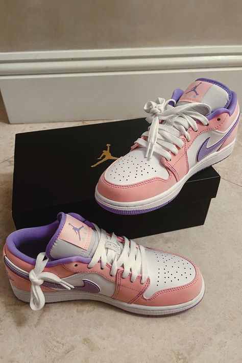 Pink Birthday Aesthetic, Purple Nike Shoes, Pink Girl Birthday, Jordan 1 Shoes, Pink Jordans, Birthday Aesthetic, Nike Jordan 1, Jordans Girls, Nike Air Jordan 1 Low