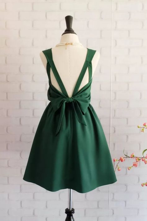 This is EXACTLY What to Wear to a Semi Formal Wedding Forest Green Bridesmaid, Forest Green Bridesmaid Dresses, Vestido Convertible, Prom Dress Green, Forest Green Dress, Popular Bridesmaid Dresses, Dark Green Bridesmaid Dress, Backless Bridesmaid Dress, Beautiful Party Dresses