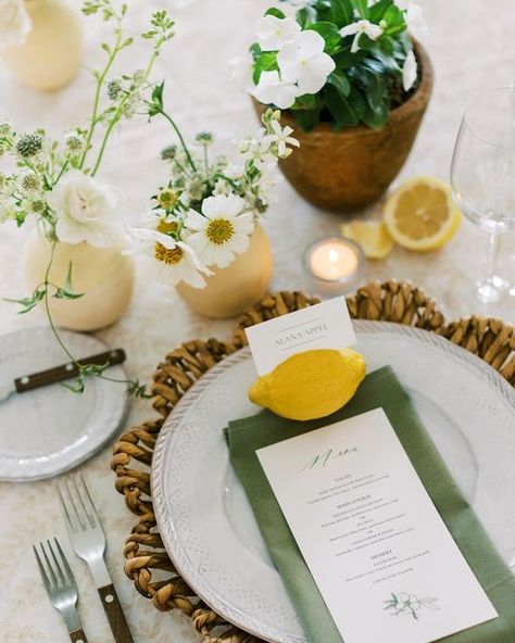 Lily Roden Floral Studio on Instagram: "When life gives you lemons you use them as place card holders 💫🍋  Venue/Catering: @belairbayclub Planning & Design: @louiseandthird Photography: @madeleinecollinsphoto Videography: @jeremyfosterfilms Floral Design: @lilyrodenfloralstudio Entertainment: @luckydevilsband Invitations and Stationery: @zola Linens: @bbjlatavola  Tabletop Rentals: @hostesshaven and @theonicollection Hair/makeup: @brambilasalon Bridal Gown: @panachepasadena Photobooth: @staygoldenphotobooth Cake: @suskiecakesbakery" Lemon Tablescape, Lemon Table Decor, Yellow Wedding Theme, 21 Diner, Citrus Wedding, February Wedding, Bridal Shower Inspiration, Lily Wedding, Vermont Wedding