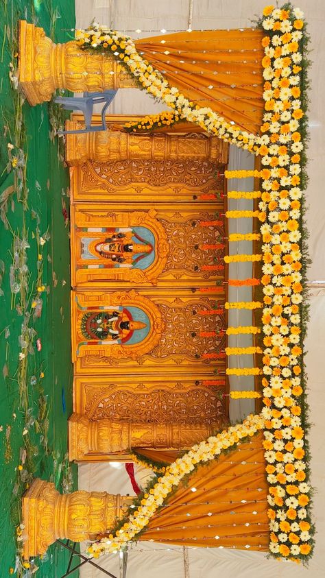 Simple Mandapam Decoration Marriage, Marriage Background, Haldi Function Decoration, Stage Decoration Photos, Banana Leaf Decor, Haldi Ceremony Decorations, Marriage Hall, Engagement Stage Decoration, Reception Stage Decor