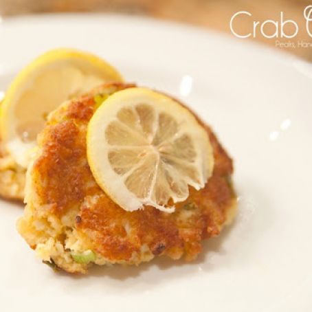 Paula Deen Crab Cakes, Paula Dean, Crab Cake Recipe, Paula Deen Recipes, Round Diamond Halo, Engagement Ring Band, Paula Deen, Wedding Engagement Ring, Sea Food