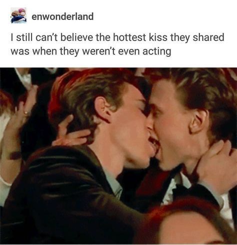 Skam Noora, Evak Skam, Ian And Mickey, Isak & Even, Love Simon, Gay Aesthetic, Gay Love, Movies Showing, Pose Reference