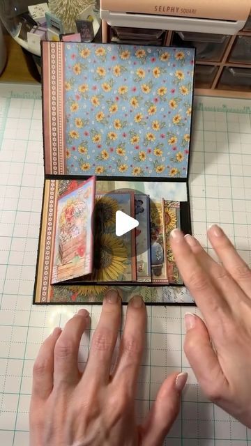 Scrapbook Mini Albums Ideas, Scrapbook Pull Tab, Stamperia Cards Tutorials, How To Make Scrapbook Tutorials, Scrapbook Tutorial Step By Step, Scrapbook Pop Up Ideas, Stamperia Paper Scrapbooking, Diy Mini Album Tutorial, Scrapbooking Original