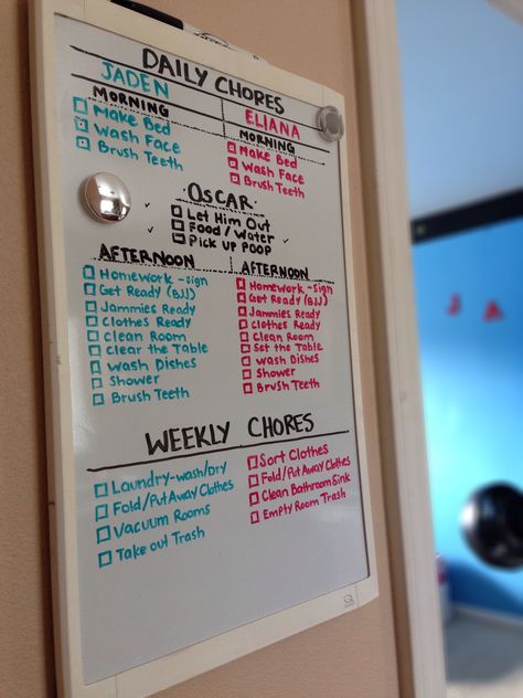 Chore Whiteboard Ideas, Dry Erase Board To Do List Ideas, Family Dry Erase Board Ideas, White Board Ideas Chores, Dorm Room Chore Chart, Roommate Whiteboard Ideas, Whiteboard Ideas Organization Home, College Chore Chart, White Board To Do List Ideas