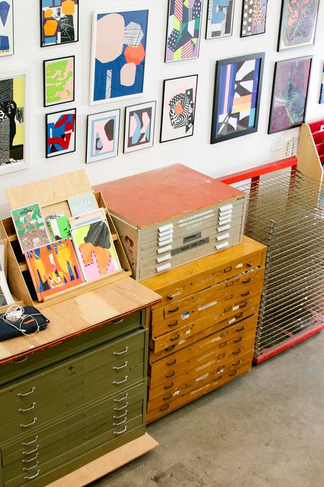 Print Club Ltd. visits the Chinatown printmaking studios of community based screenprint and risograph shop, Print Shop Los Angeles. Organized Art Room, Print Studio Workspaces, Screen Print Studio, Print Shop Work Spaces, Small Shopping Mall, Print Shop Ideas, Print Shop Design, Printmaking Studio, Screen Printing Studio