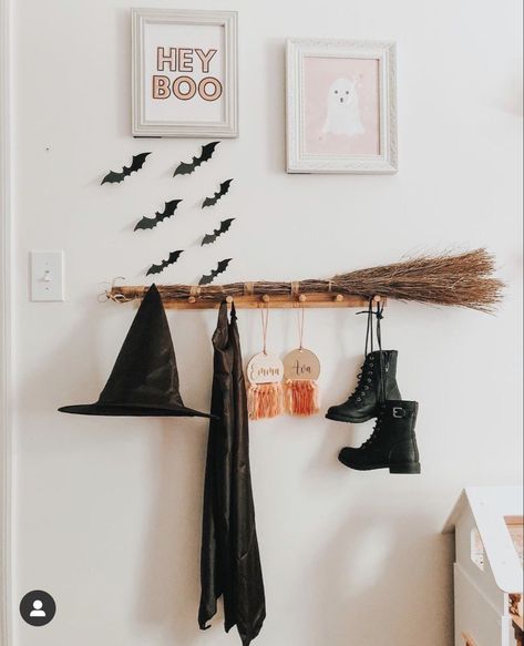 Hocus Pocus Room Ideas, Black Twigs Halloween, Halloween Home Decorations Diy, Aesthetic Halloween Decorations Outdoor, Diy Witch Boots Decor, Halloween Decorations Stairs, Witch Aesthetic Halloween Decor, Witch Themed Decor, Spooky Room Decor Bedroom