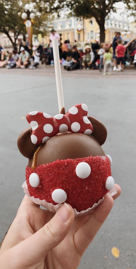 minnie mouse, caramel apple, disneyland, parade, disney food Disney Parks Food, Best Disneyland Food, Disneyland Snacks, Disney Themed Food, Disney Sweets, Aesthetic Warning, Disney Desserts, Disney Eats, Paris Winter