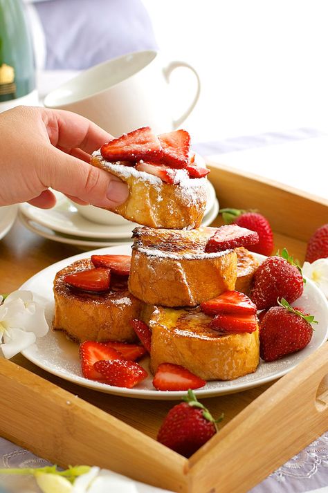 Mini French Toast - 15 minute made from scratch, great for breakfast in bread (eat with your hands, no crumbs!). Nutella Recipes Breakfast, Brioche French Toast Recipe, Strawberry French Toast, Creme Brulee French Toast, Easy French Toast Recipe, Nutella French Toast, Best Brunch Recipes, Brioche French Toast, Cinnamon French Toast