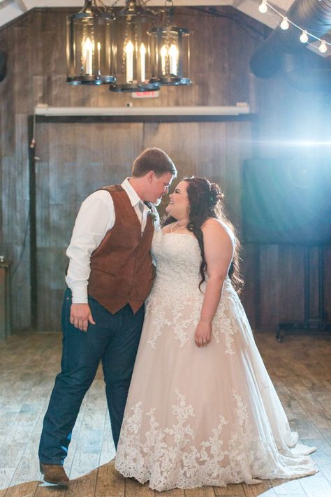 Plus Size Groom Attire, Plus Size Groom, Fat Bride, Wedding Dresses Lace Ballgown, Plus Size Brides, Bridal Shower Outfit, Curvy Bride, Plus Size Lace, Bride Photography