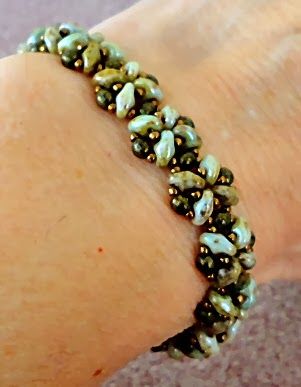 Linda's Crafty Inspirations: Bracelet of the Day: Quick SuperDuo Bracelet Cruise Jewelry, Superduo Bracelet, Super Duo Beads, Green Topaz, Duo Beads, Super Duo, Beaded Jewels, Beaded Jewelry Tutorials, Beaded Bracelet Patterns