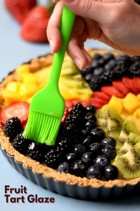 Spreading a glaze on a fruit tart with a green pastry brush. Fruit Tart Glaze, Tart Glaze, Fruit Tart Recipe Easy, Easy Fruit Tart, Fruit Tart Filling, Glazed Fruit, Fruit Desert, Sugar Free Fruits, Fruit Tart Recipe