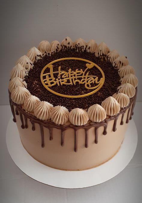 Chocake Cake Decorating, Chocolate Cake Birthday Ideas, Chocolate Cake Ideas For Men, Chocolate Mousse Cake Design, Chocolate Birthday Cake Ideas For Women, Mocha Cake Design, Simple Chocolate Cake Designs Birthday, Chocolate Cake Decorating Ideas Birthday, Pretty Birthday Cakes Chocolate