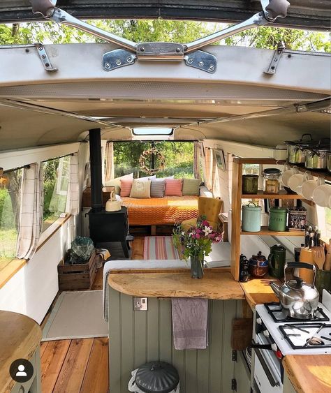 Design Casa Piccola, Conversion Van, Bus Living, Kombi Home, Bus House, Van Life Diy, Campervan Interior, Van Home, Van Living