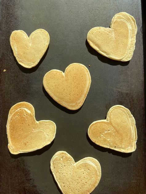 Pancakes Aesthetic, Shaped Pancakes, Heart Pancakes, Food Pancakes, Heart Shaped Pancakes, Shaped Food, Heart Shaped Food, Cream Scones, Interesting Food Recipes