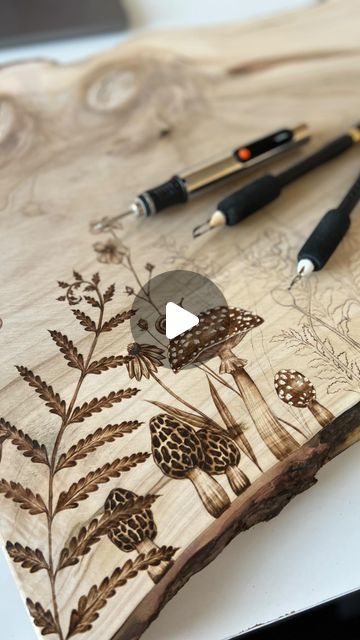 Wood Burn Mushroom, Mushroom Wood Burning, Botanical Mushroom, Beginner Wood Burning, Wood Burning Tips, Woodburning Ideas, Pyrography Designs, Wood Burning Patterns Stencil, Wood Burning Pen