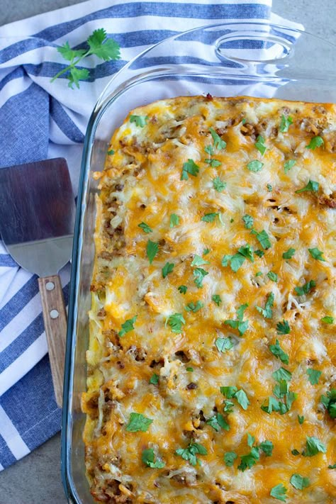 This Mexican Breakfast Casserole recipe is packed with so much flavor and goodness. It might just be one of the best breakfast casseroles ever. Perfect for breakfast, brunch or dinner! Best Breakfast Casseroles, Breakfast Casserole Ideas, Casserole Ideas, Mexican Breakfast Casserole, Mexican Brunch, Slow Cooker Breakfast Casserole, Simply Potatoes, Best Breakfast Casserole, Overnight Breakfast Casserole