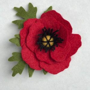 Felt Poppy, Poppy Pins, Poppy Brooches, Felt Flowers Diy, Remembrance Sunday, Fleurs Diy, Hand Stitch, Wool Art, Wool Balls