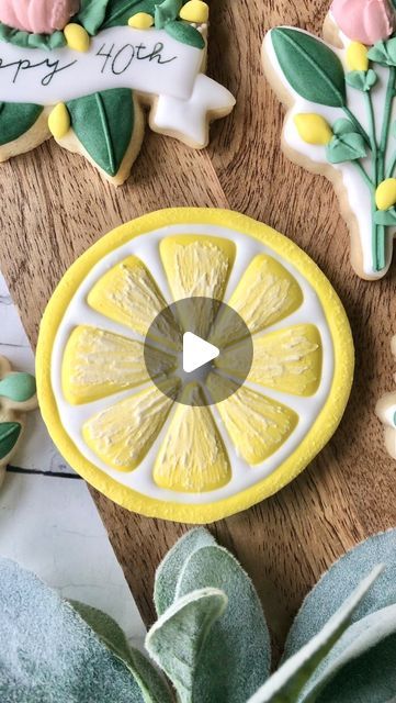 Lemon Sugar Cookies Decorated, Lemon Decorated Cookies, Fruit Sugar Cookies, Lime Cookies, Bridal Cookies, Lemon Sugar Cookies, Cookie Videos, Summer Cookies, Sugar Cookie Designs