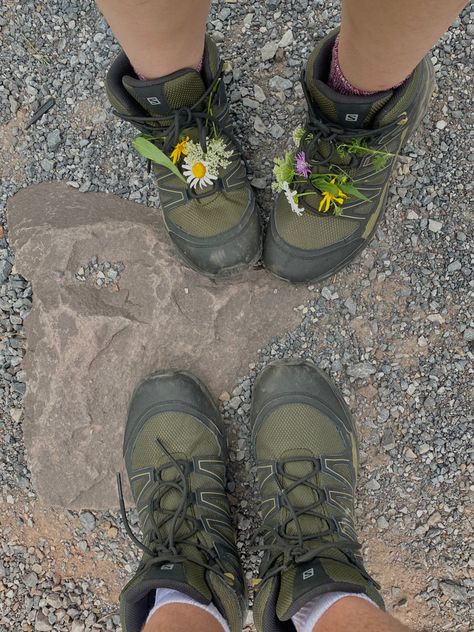 Best Hiking Shoes For Women, Hiking Shoes For Women, Summer Hiking Boots, Forest Paths, Rugged Mountains, Hiking Summer, Granola Girl Aesthetic, Best Hiking Shoes, Hiking Outfits