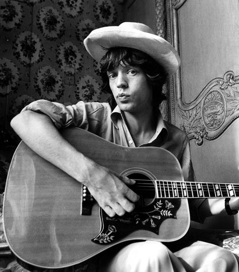 Mick Jagger on a Gibson Hummingbird. Moves Like Jagger, Like A Rolling Stone, Diane Arbus, Charlie Watts, Music Do, Rock N’roll, I'm With The Band, Keith Richards, Mick Jagger