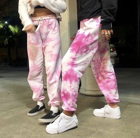 School Athstetic, Tie Dye Pants Outfit, Dye Pants, Tie Dye Sweatpants, Tie Dye Pants, Tie Dye Fashion, Tie Dye Outfits, Cute Lazy Outfits, Lazy Outfits