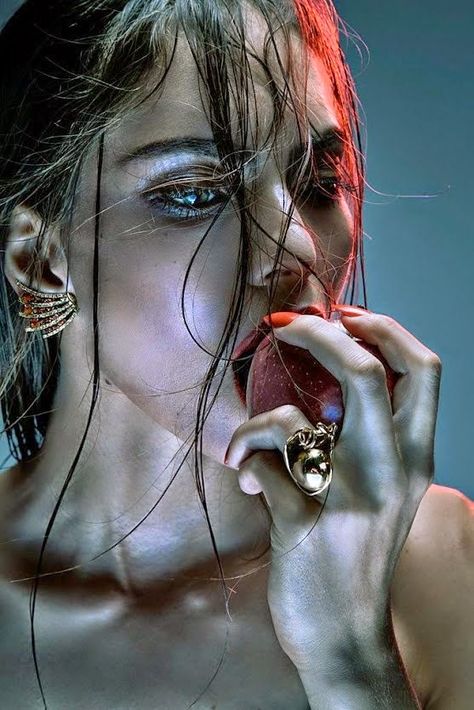 Jewelry Editorial, Foto Art, Jewelry Photography, Wet Hair, Girl Face, White Photography, Woman Face, Photography Inspiration, Color Splash