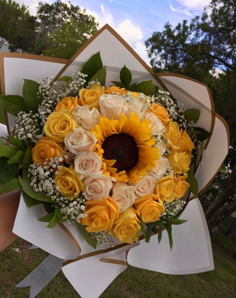 Sunflowers And Roses, Luxury Flower Bouquets, Flower Bouquet Diy, Boquette Flowers, Flower Gift Ideas, Nothing But Flowers, Flowers Bouquet Gift, Flower Therapy, Fresh Flowers Arrangements