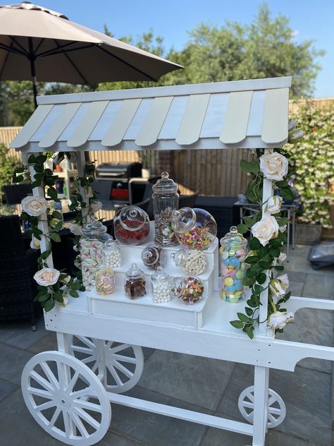 Diy Desert Cart, Sweet Cart Ideas, Dessert Cart Ideas, Desert Cart, Sweets Cart, Snack Carts, Sweets Display, Dessert Cart, Sweet Cart