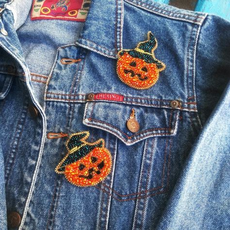 Halloween coming soon 🎃 You are ready? 😏 Embroidery Pumpkin, Creepy Jewelry, Halloween Brooch, Bead Embroidery Brooch, Beaded Pumpkin, Embroidered Jewellery, Cute Horror, Bug Gifts, Pumpkin Jewelry