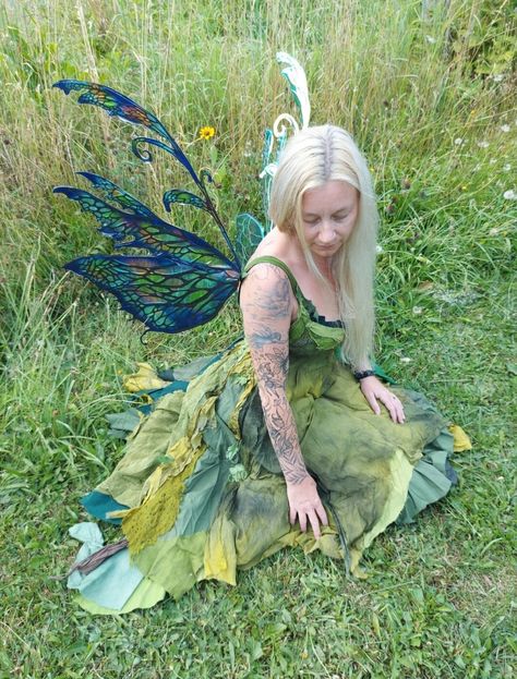 This listing is for one set of Stained Glass fairy wings. All orders are MADE TO ORDER. These wings are iridescent on one side and the other side is painted with detailed veining on vinyl. Lightweight and easy to wear. There is a U shaped base that can be tucked into a tight/snug fitting top/bra. Straps can also be attached if needed. Please note straps are not included, but instructions will be sent for your own use if needed. The longest wing reaches out to approximately 24″.  **Please read sh Stained Glass Fairy Wings, Diy Fairy Costume Women, Fairies Halloween, Stained Glass Wings, Fae Fashion, Stained Glass Fairy, Fairy Costume Women, Fairy Halloween Costume, Fairy Costume Diy