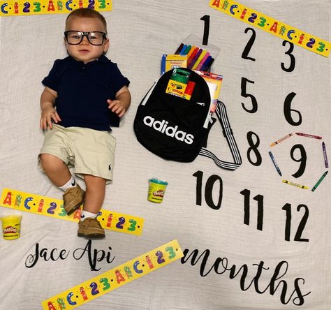 Back To School Milestone Picture, August Milestone Pictures, Back To School Baby Photoshoot, August Milestone Picture Ideas, Baby Birthday Design, Baby Moth, 6 Month Baby Picture Ideas Boy, 8th Month, 6 Month Baby Picture Ideas