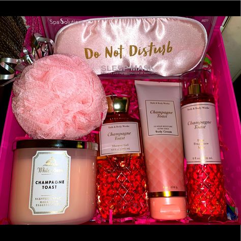 Bath And Body Works Gift Ideas Baskets, Body Care Gift Basket Ideas, Candles Gift Baskets, Candles From Bath And Body Works, Bath And Body Work Gift Basket Ideas, Bath And Body Works Gift Ideas Christmas, Bath And Body Gift Basket Ideas, Diy Gift Sets For Women, Mommy To Be Gifts