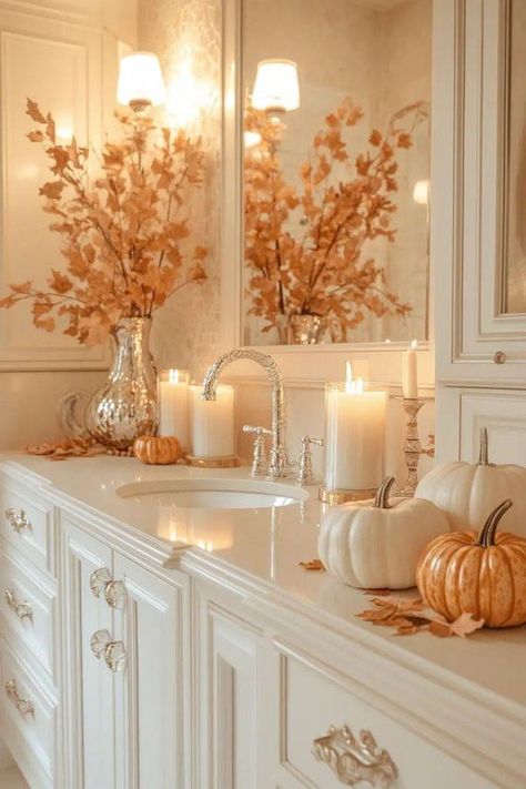 Bathroom Decor Fall Ideas, Fall Decor In Bathroom, Decorating A Bathroom For Fall, Modern Autumn Decor, Antique Bathroom Ideas, Fall Aesthetic Home, Fall Home Aesthetic, Autumn Bathroom, Chic Fall Decor