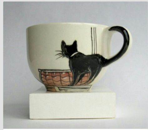 Handpainted Mug, Diy Pottery Painting, Pottery Painting Designs, Pretty Mugs, Tanah Liat, Keramik Design, Painted Mugs, A Black Cat, Pottery Crafts