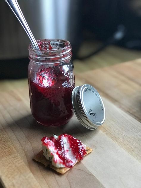 Cranberry Pepper Jelly Recipe, Best Pepper Jelly Recipe, Cranberry Pepper Jelly, Jelly Ideas, Canning Jelly, Jalapeno Jelly Recipes, Pepper Jelly Recipes, Jalapeno Jam, Cranberry Jelly