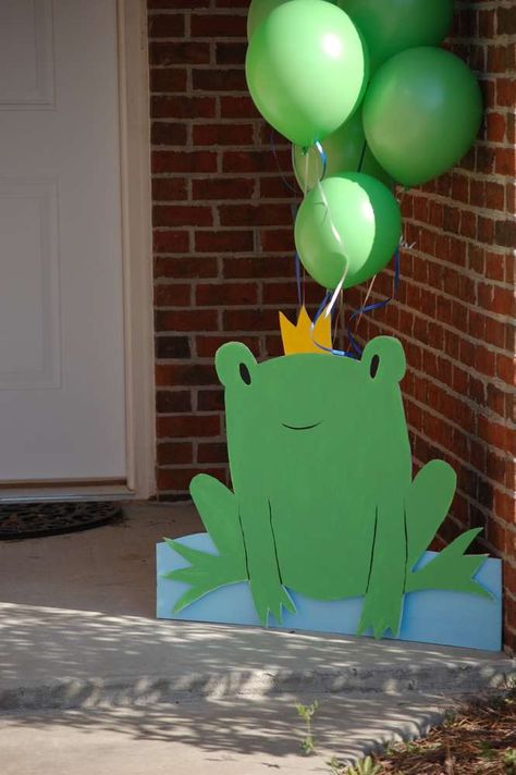 Froggy Birthday Party Ideas, Frog Prince Party, Frog Birthday Ideas, Frog Party Ideas Decoration, Frog Themed Birthday Party Decorations, Frog Birthday Party Ideas, Frog First Birthday Party, Frog Birthday Theme, Frog Birthday Decorations