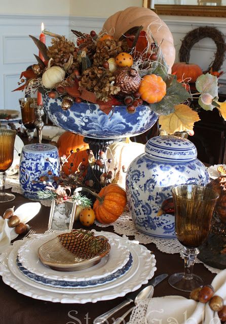 Thanksgiving has always been my favorite holiday. It is a relaxing and special time to pause and give thanks with family and friends, before... Blue And White Tablescapes, Thanksgiving Table Settings Diy, Blue And White Dishes, Food Thanksgiving, Bethlehem Christmas, Vibeke Design, Holiday Nails Christmas, Thanksgiving Cooking, Thanksgiving 2020