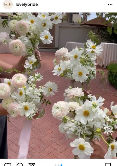 White Wild Flower Bouquet, White Poppy Bouquet, Wild Flower Bouquet, Bridesmaids Flowers, Poppy Bouquet, Spanish Wedding, White Poppy, English Wedding, Wildflower Bouquet