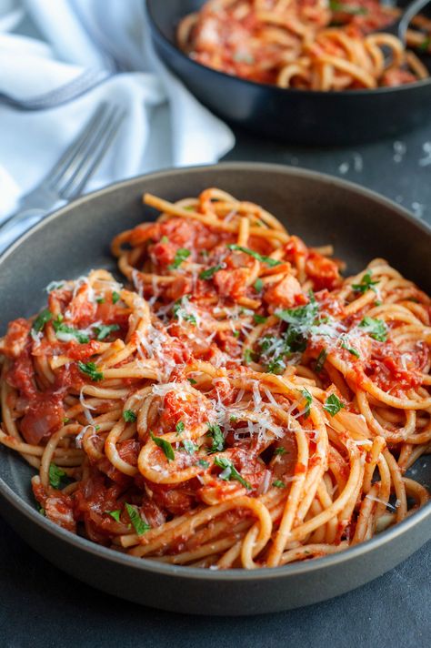 Italy Pasta Aesthetic, Italian Pasta Aesthetic, Amatriciana Recipe, Amatriciana Sauce, Chipotle Pasta, Italy Pasta, Italian Spaghetti, All Amatriciana, Different Foods