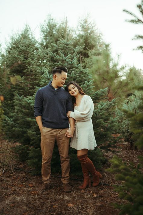 Christmas Tree Farm Couple Photos Outfit, Christmas Picture Inspiration, Christmas Tree Farm Holiday Photos, Christmas Tree Farm Photo Shoot Couple Mini Sessions, Christmas Photo Shoot Ideas Outdoor, Maternity Photography Tree Farm, Family Christmas Pictures Christmas Tree Farm, Couples Photoshoot Christmas Card, Christmas Tree Farm Pictures Outfit