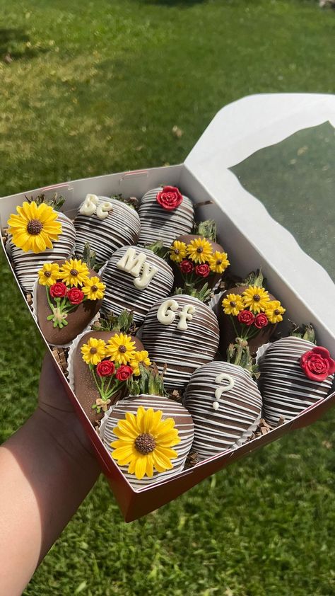 magalis_sweets on Instagram: Gf Proposal 🫶🏼🥹🌹❤️🌻 Cute Gf Proposal, National Gf Day Strawberries, Girlfriend Proposal Ideas Creative, Girlfriend Ask Out Ideas, Cute Girlfriend Proposal Ideas, Ask Out Ideas, Will You Be My Gf Proposal Ideas, Will You Be My Boyfriend Proposal, Be My Boyfriend Proposal Ideas