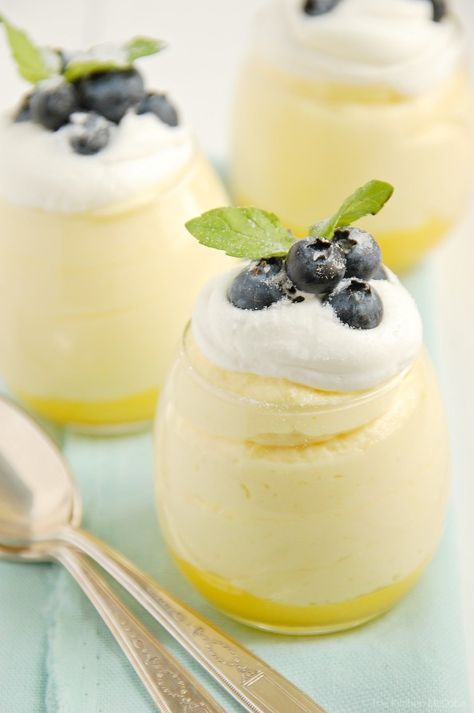 Lemon Curd Mousse, Mousse Dolce, Resipi Kek, Lemon Mousse, Rich Desserts, Winter Desserts, Mousse Recipes, Think Food, Lemon Desserts