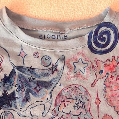 Jellyfish Bleached Shirt, Ocean Shirt Design, Shorts Painting Ideas, Ocean Aesthetic Clothes, Jellyfish Clothes, Ocean Clothes, Frog Strawberry, Aesthetic Whimsical, Jellyfish Shirt