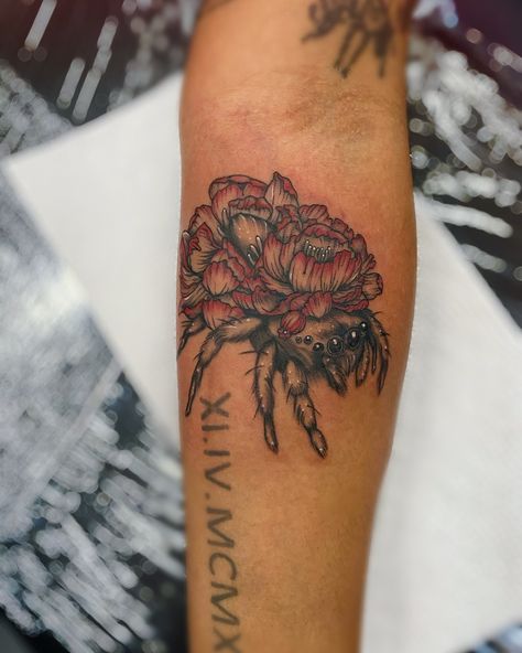 Spiders & Flowers for the lovely @macadoodlle 🕷️ • This is what happens when you cash in on my $150 Palm-Size flash special! 😉 • • • Artist: @erinsanchez_tattoos Shop: @cultivatedink Armrest: @ggworkshopnet Inks: @industryinks @eternalink @dynamiccolor • • • • • • • • #spidertattoo #spidertattoos #flowertattoos #peonytattoo #peonytattoos #floraltattoos #botanicaltattoo #botanicaltattoos #botanicaltattooartist #insecttattoo #bugtattoo #femaletattooartist #fortworthtattoos #fortworthtattooa... Palm Sized Tattoos, Realistic Tattoo Ideas, Palm Size Tattoos, Bug Tattoo, Insect Tattoo, Spider Tattoo, Female Tattoo Artists, Realistic Tattoo, Peonies Tattoo