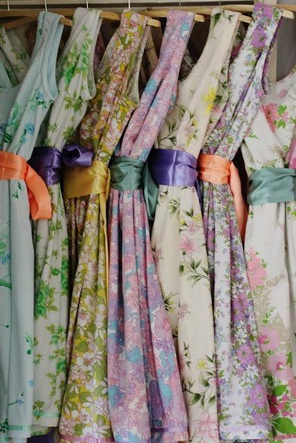 Mode Retro, Mode Tips, Mismatched Bridesmaid Dresses, Diy Vetement, Kleidung Diy, Beginner Sewing Projects Easy, Retro Mode, Diy Quilt, Vintage Sheets