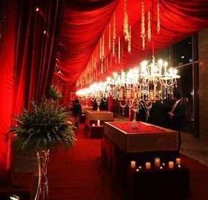 Photo By Kalvin International - Decorators Wedding Entries, Passage Decor, Rv Garden, Entrance Board, Wedding Walkway, Indian Wedding Decorations Receptions, Reception Stage, Wedding Royal, Royal Theme