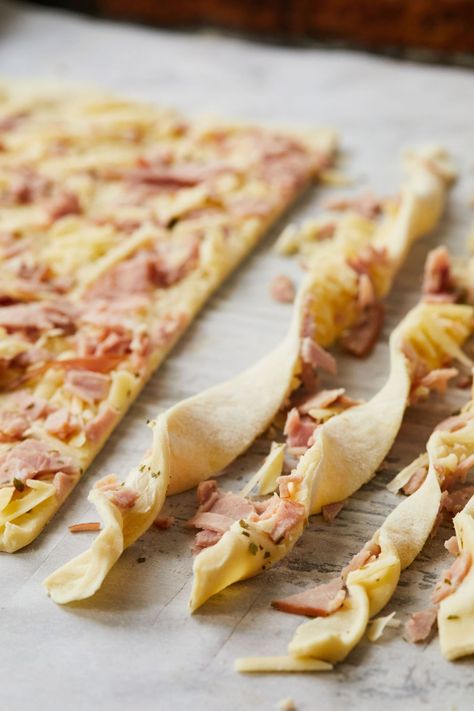 Once twisted, bake the ham and cheese perfection. Ham And Cheese Pastry, Ham And Cheese Bites, Puff Pastry Sticks, Recipes Using Puff Pastry, Pastry Twists, Pizza Twists, Puff Pastry Twists, Cheese Twists, Ham And Cheese Croissant