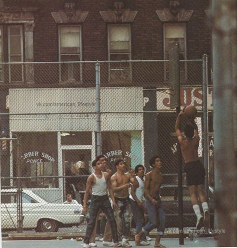 New York Basketball, Spanish Harlem, Estilo Cholo, Street Basketball, Hoop Dreams, Basketball Photography, Aime Leon Dore, New York Aesthetic, Basketball Pictures