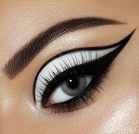 Eye makeup/ eye shadow looks/ black/white Black And White Makeup Ideas, Black Makeup Looks Goth, Black And White Party Makeup, Panda Eyes Makeup, Black And White Eyeshadow Looks, Dramatic Eye Makeup For Hooded Eyes, White Goth Makeup, Black And White Makeup Looks, Black And White Eye Makeup